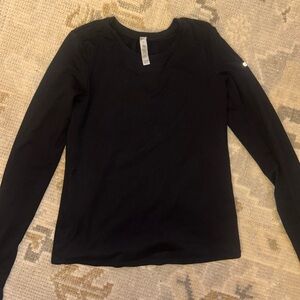 ALO Yoga Black Long Sleeve Women's Tee